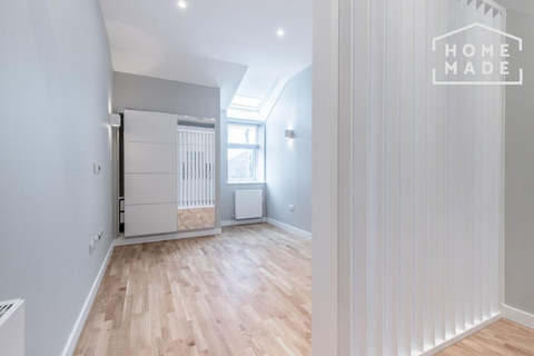 undefined, 97 Russell Road, N13