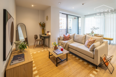 3 bedroom flat to rent, The Maple, NW2