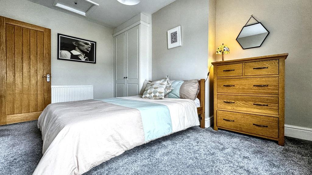 Bright, neatly presented double bedroom with a ...