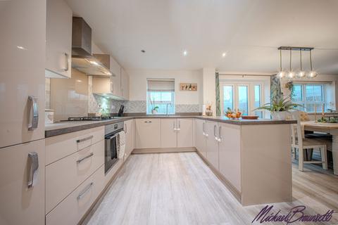 4 bedroom detached house for sale, Bradford BD14