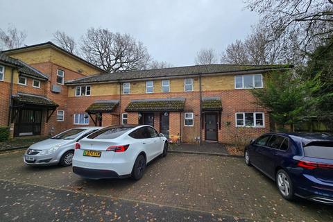 2 bedroom flat for sale - Lawrence Court, Seacroft Gardens, Watford, Hertfordshire, WD19