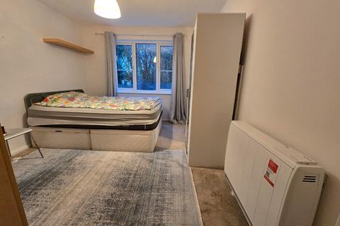 2 bedroom flat for sale, Lawrence Court, Seacroft Gardens, Watford, Hertfordshire, WD19