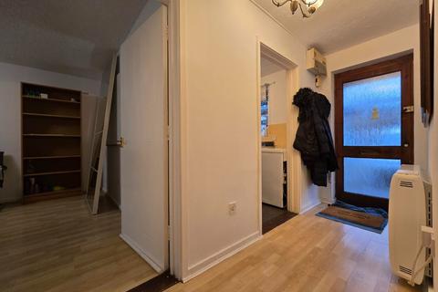 2 bedroom flat for sale, Lawrence Court, Seacroft Gardens, Watford, Hertfordshire, WD19