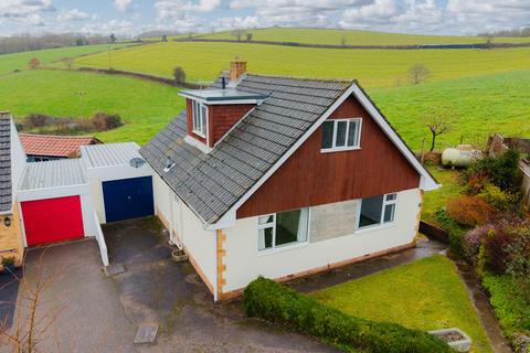 4 bedroom detached bungalow for sale, 2 Orchard Close, Sandford, EX17