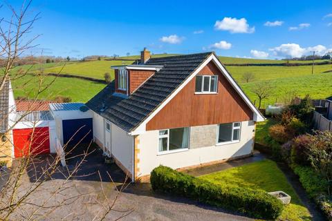 4 bedroom detached bungalow for sale, 2 Orchard Close, Sandford, EX17