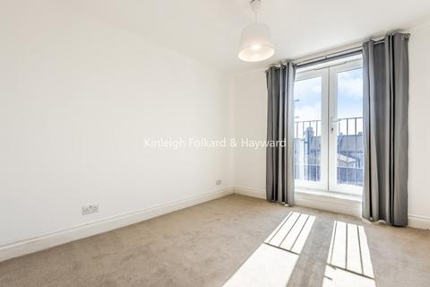 3 bedroom flat to rent, Trinity Road, Tooting, London, SW17