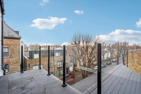1 bedroom flat for sale, Lennards Court, Chiswick High Road, London W4