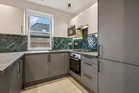 1 bedroom flat for sale, Lennards Court, Chiswick High Road, London W4