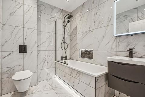 1 bedroom flat for sale, Lennards Court, Chiswick High Road, London W4