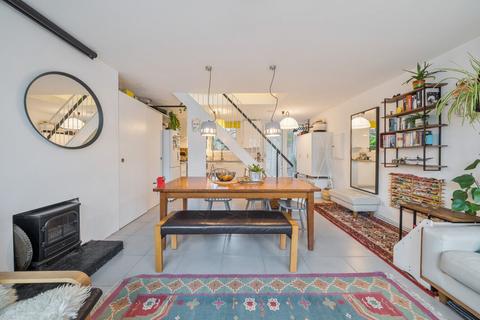 Holybourne Avenue, London, SW15