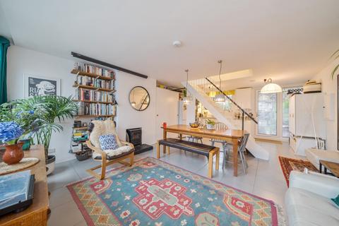 3 bedroom maisonette for sale, Holybourne Avenue, London, SW15