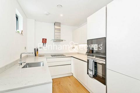3 bedroom apartment to rent, Danestone Court,  Aldgate East E1