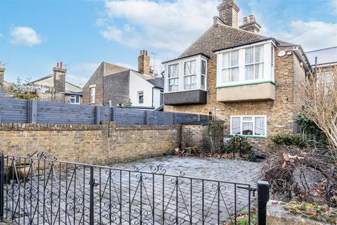 3 bedroom terraced house for sale, CAMBRIDGE ROAD, Southend-On-Sea