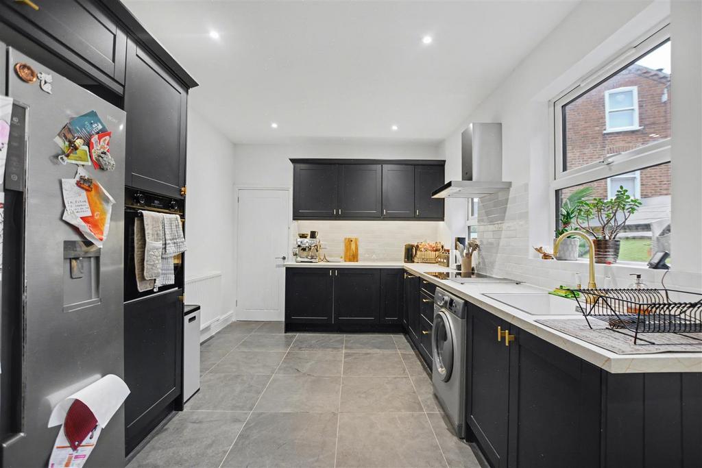 Kitchen 3.jpeg