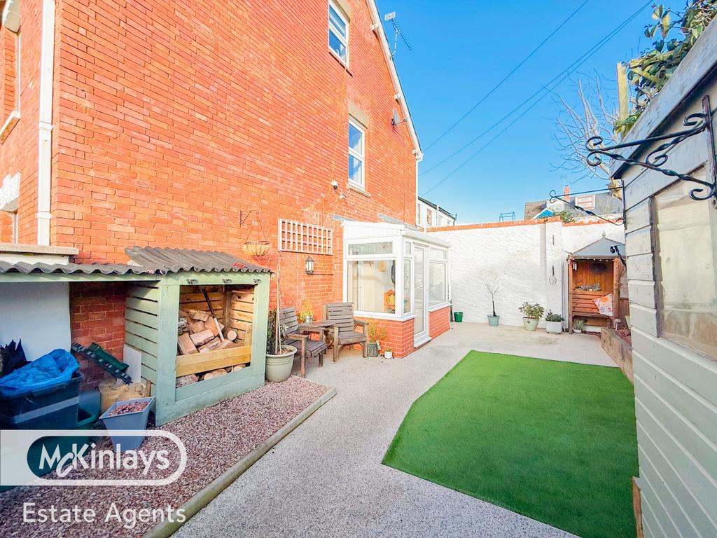 Charming three-bedroom cottage living, quietly tu