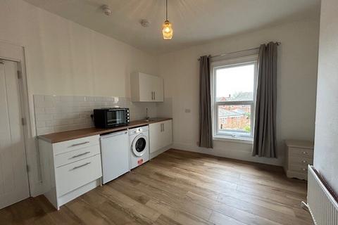 1 bedroom property to rent, Military Road, Colchester, CO1