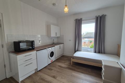 1 bedroom property to rent, Military Road, Colchester, CO1