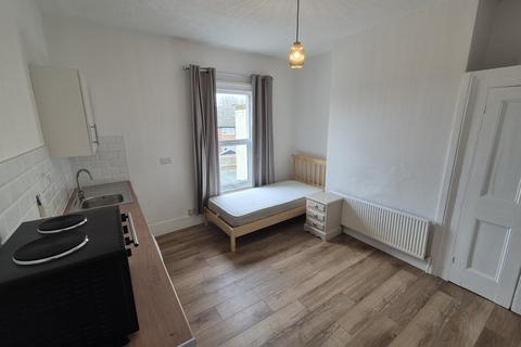 1 bedroom property to rent, Military Road, Colchester, CO1