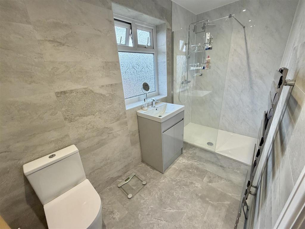 Bed 1 En Suite Shower Room