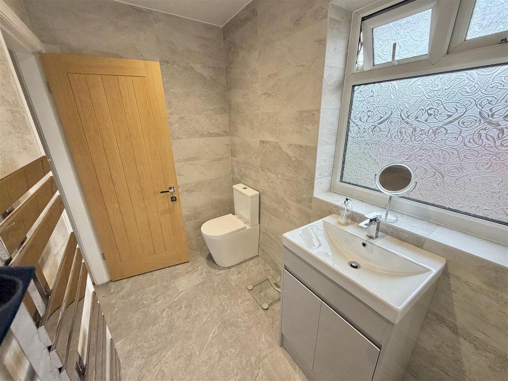 Bed 1 En Suite Shower Room Aspect 2