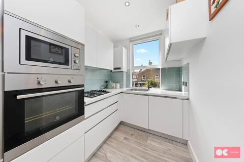 3 bedroom flat to rent, Murchison Road, Leyton E10