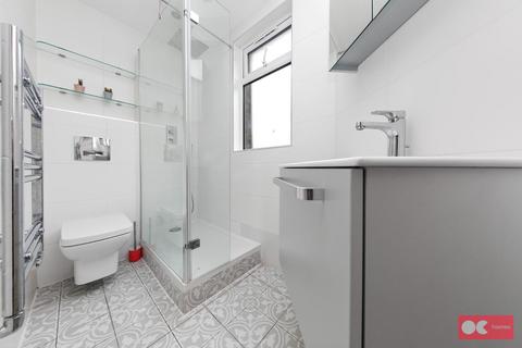 3 bedroom flat to rent, Murchison Road, Leyton E10