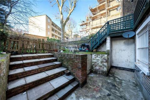Studio to rent, Mornington Avenue, London W14