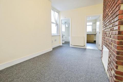 3 bedroom flat for sale, Kildare Road, London