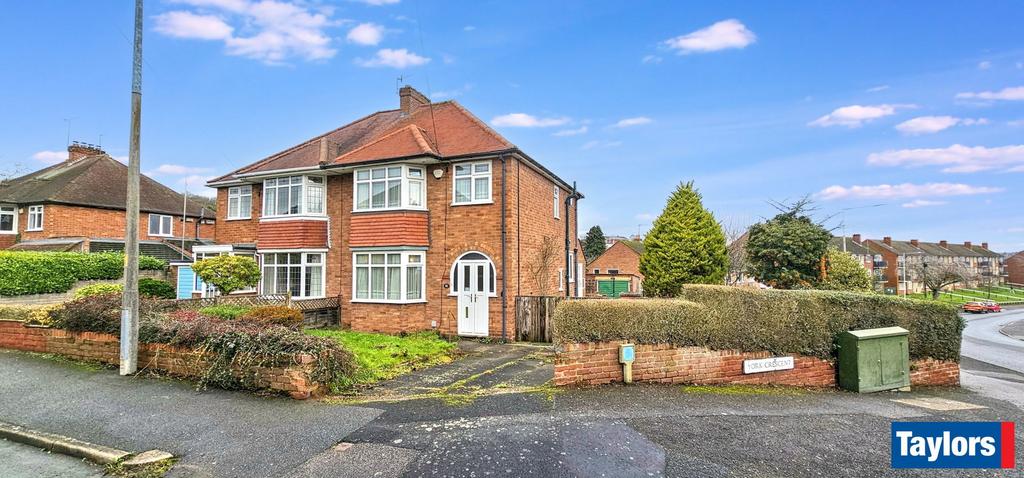 York Crescent, Stourbridge DY8 3 bed semi-detached house for sale - £ ...