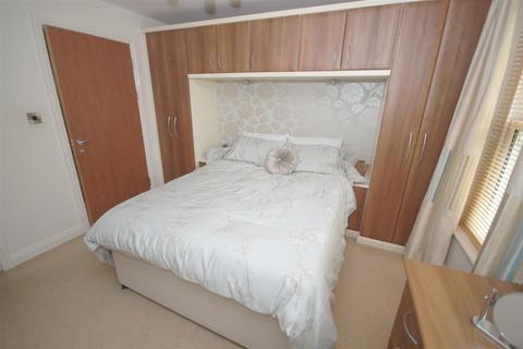 2 bedroom apartment to rent, Markland Hill, Bolton