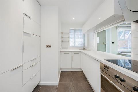 1 bedroom flat for sale, Dove Mews, London SW5