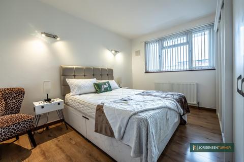 2 bedroom flat for sale, Vale Court, The Vale, Acton, W3