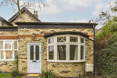 2 bedroom flat to rent - Queens Road, Hampton TW12