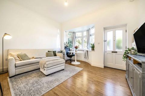undefined, Queens Road, Hampton TW12