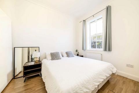 undefined, Queens Road, Hampton TW12