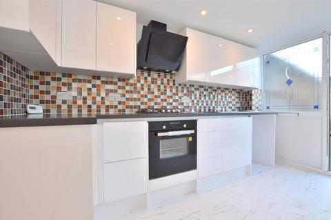 3 bedroom apartment to rent, Croydon Road, Reigate RH2