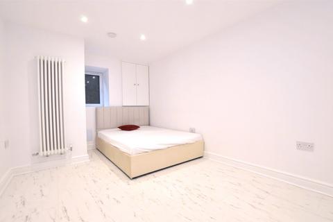 3 bedroom apartment to rent, Croydon Road, Reigate RH2