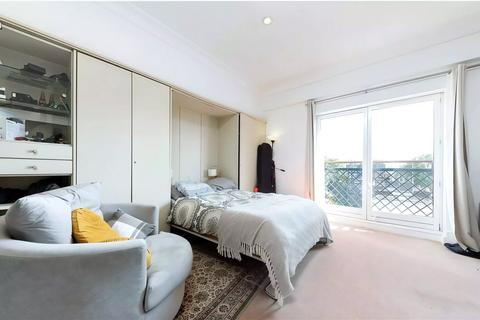 Studio to rent, Milner Square, London, N1