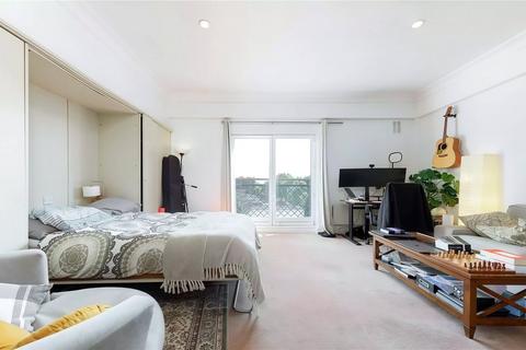 Studio to rent, Milner Square, London, N1