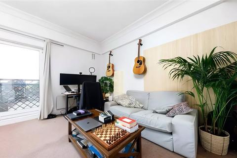 Studio to rent, Milner Square, London, N1