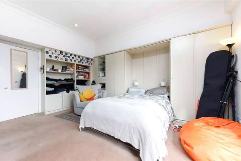 Studio to rent, Milner Square, London, N1