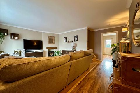 3 bedroom semi-detached house for sale, The Oaks, Billericay CM11