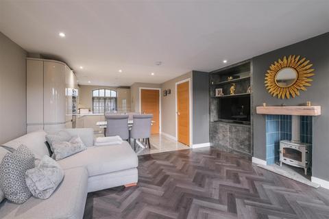 3 bedroom townhouse for sale, Elland Road, Elland