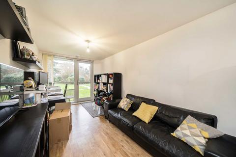 2 bedroom flat to rent, Merton Road, London SW18