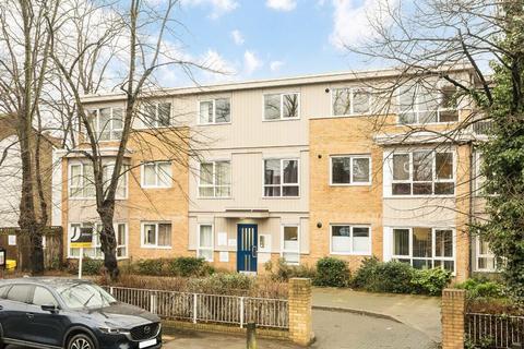 2 bedroom flat to rent, Merton Road, London SW18