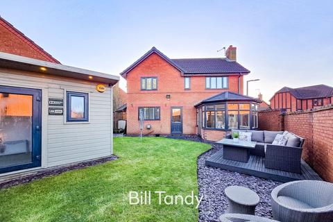 4 bedroom detached house for sale, Shaw Close, Fradley, Lichfield, WS13