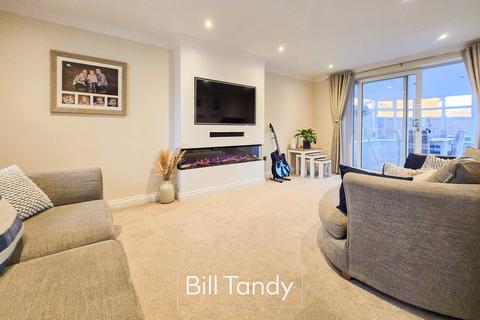 4 bedroom detached house for sale, Shaw Close, Fradley, Lichfield, WS13