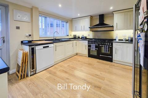 4 bedroom detached house for sale, Shaw Close, Fradley, Lichfield, WS13