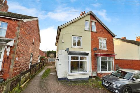4 bedroom semi-detached house for sale - Belvoir Avenue, Grantham, NG31