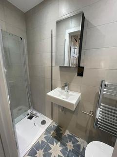 House to rent, Uxbridge Road, London